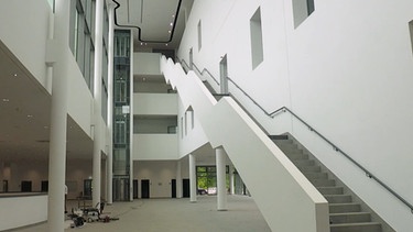 Innenraum der neuen Kaserne in Roth. | Bild: BR