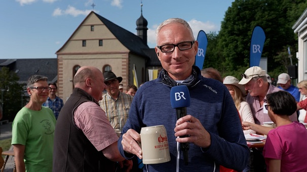 BR-Korrespondent Norbert Streiche am Kreuzberg bei den BR-Wandertouren. | Bild: BR