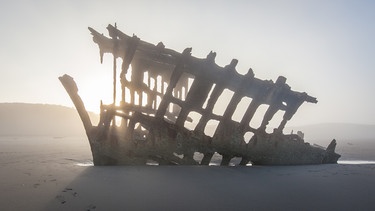 Graveyard of the Pacific - Die Peter Iredale wurde 1906 Opfer der gefährlichen Küste im Norden von Oregon. | Bild: BR/Dirk Rohrbach